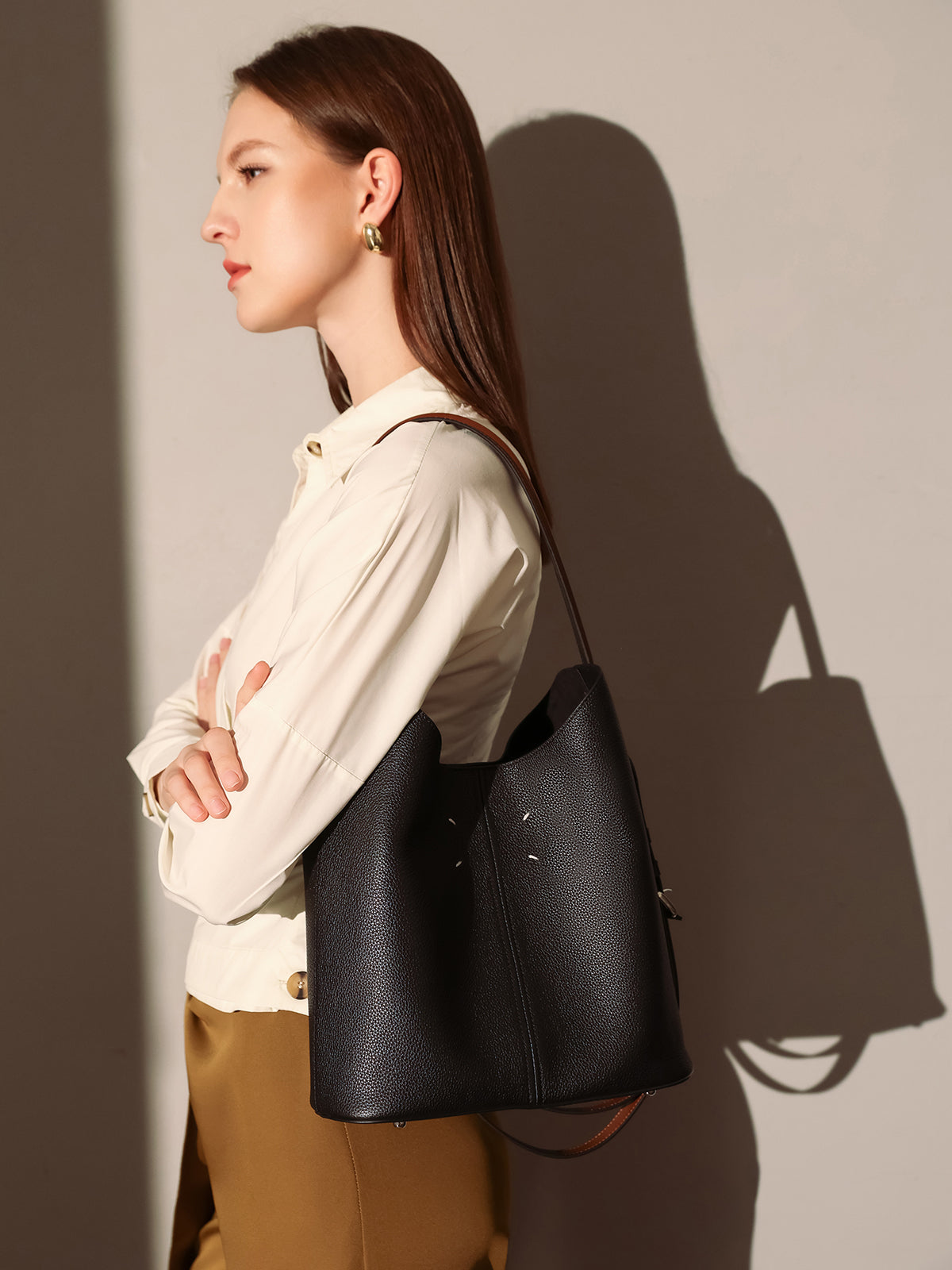 Minimalistic Spring Hobo Bucket Bag