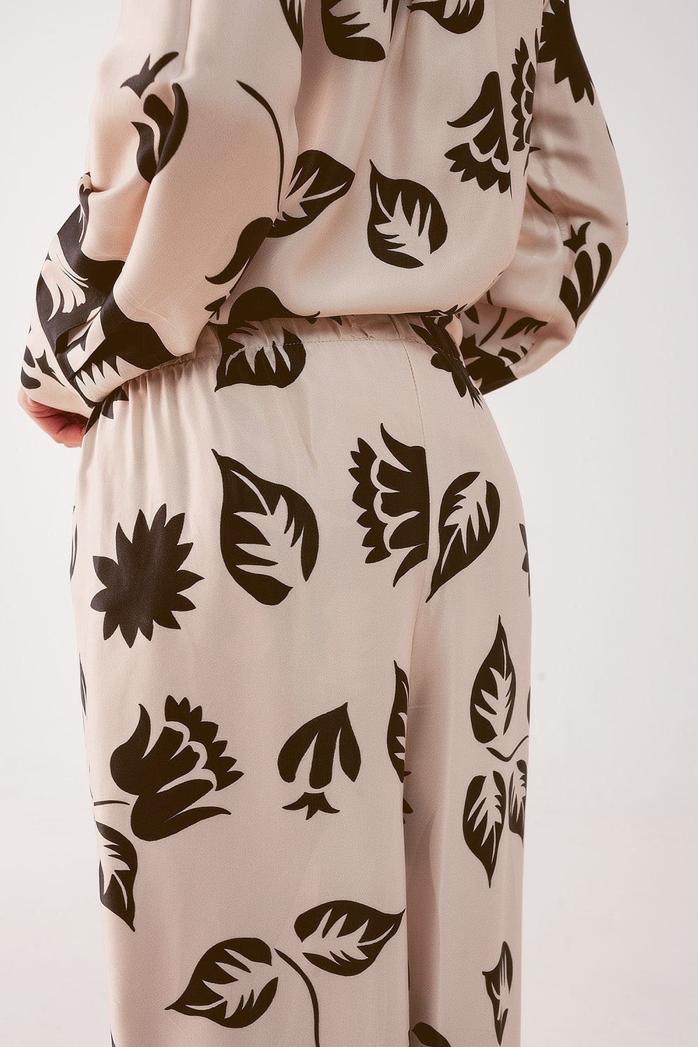 Elasticated Super Wide Leg Pants in Creme-2