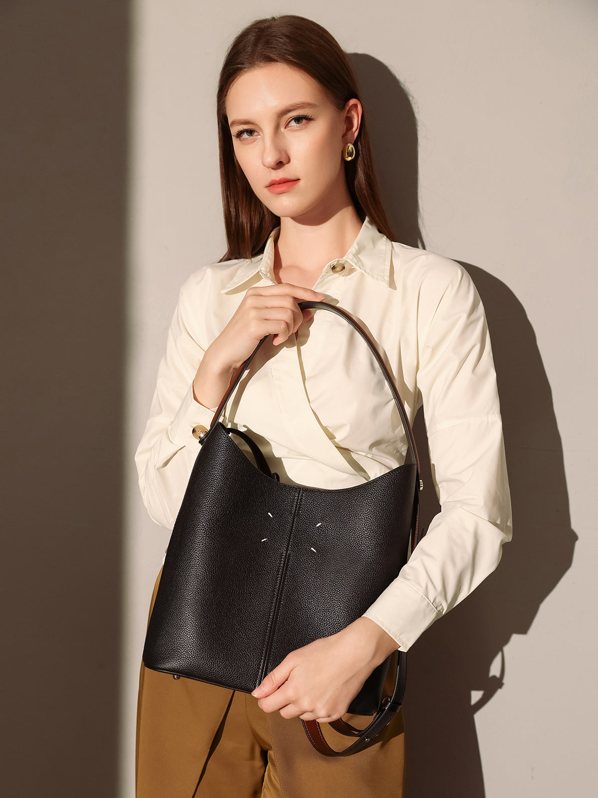 Minimalistic Spring Hobo Bucket Bag